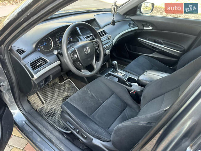 Сірий Хонда Кросстур, об'ємом двигуна 2.4 л та пробігом 235 тис. км за 11000 $, фото 14 на Automoto.ua
