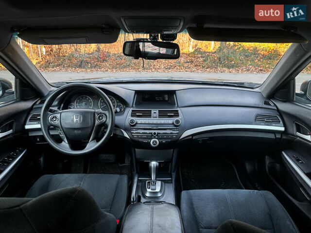 Сірий Хонда Кросстур, об'ємом двигуна 2.4 л та пробігом 235 тис. км за 11000 $, фото 7 на Automoto.ua