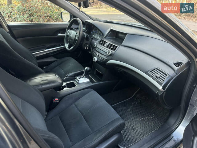 Сірий Хонда Кросстур, об'ємом двигуна 2.4 л та пробігом 235 тис. км за 11000 $, фото 21 на Automoto.ua