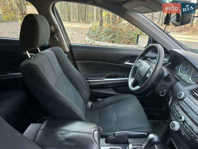 Сірий Хонда Кросстур, об'ємом двигуна 2.4 л та пробігом 235 тис. км за 11000 $, фото 22 на Automoto.ua