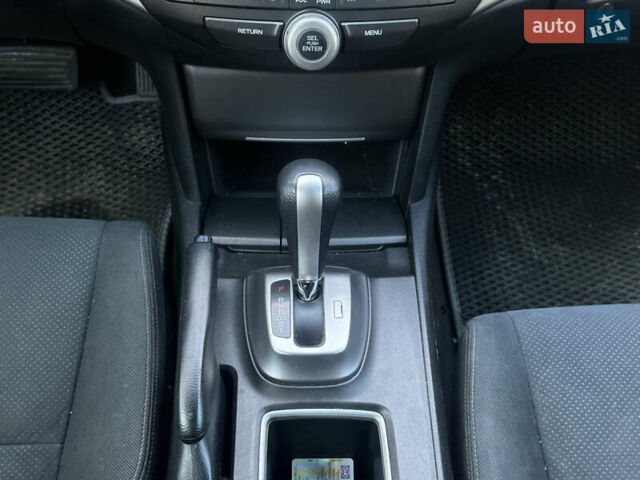 Сірий Хонда Кросстур, об'ємом двигуна 2.4 л та пробігом 235 тис. км за 11000 $, фото 9 на Automoto.ua