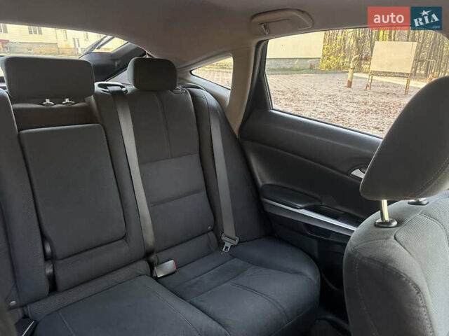 Сірий Хонда Кросстур, об'ємом двигуна 2.4 л та пробігом 235 тис. км за 11000 $, фото 24 на Automoto.ua