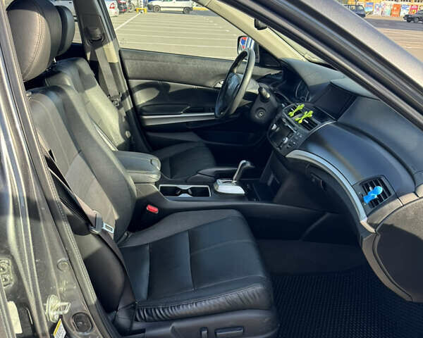 Серый Хонда Кросстур, объемом двигателя 2.35 л и пробегом 129 тыс. км за 11500 $, фото 15 на Automoto.ua