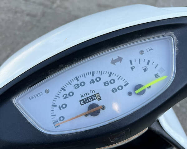 Белый Хонда Dio AF-34, объемом двигателя 0 л и пробегом 4 тыс. км за 400 $, фото 2 на Automoto.ua