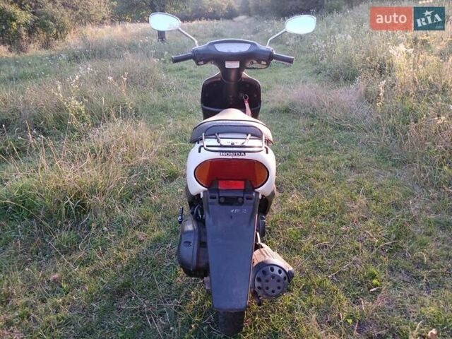 Белый Хонда Dio AF-34, объемом двигателя 0 л и пробегом 4 тыс. км за 360 $, фото 3 на Automoto.ua