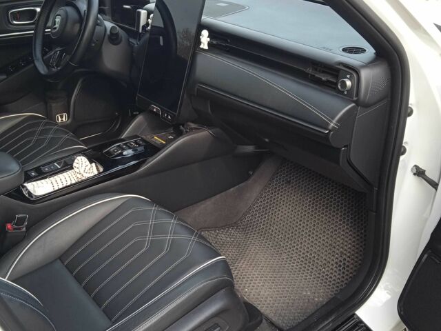 Белый Хонда Другая, объемом двигателя 0 л и пробегом 65 тыс. км за 21000 $, фото 1 на Automoto.ua