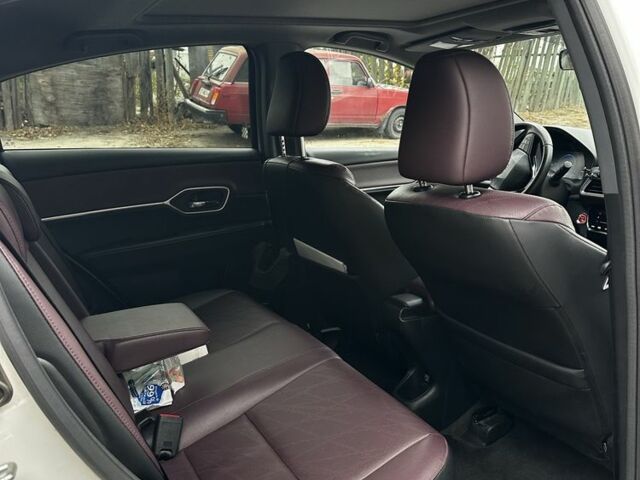 Білий Хонда Інша, об'ємом двигуна 0 л та пробігом 80 тис. км за 16000 $, фото 3 на Automoto.ua