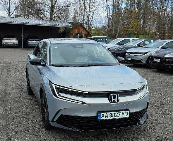 Сірий Хонда Інша, об'ємом двигуна 0 л та пробігом 1 тис. км за 24000 $, фото 5 на Automoto.ua