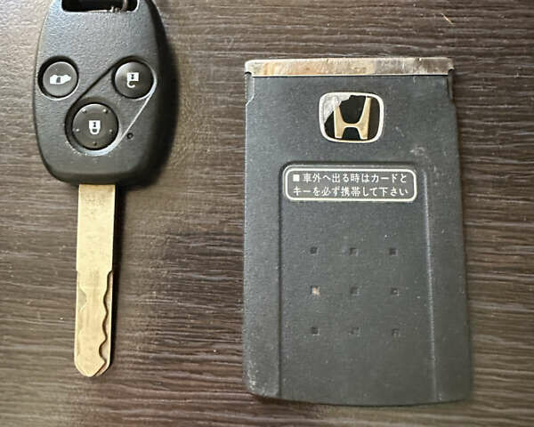 Белый Хонда Элизион, объемом двигателя 3 л и пробегом 210 тыс. км за 8000 $, фото 33 на Automoto.ua