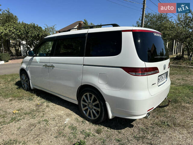 Белый Хонда Элизион, объемом двигателя 3 л и пробегом 210 тыс. км за 8000 $, фото 5 на Automoto.ua