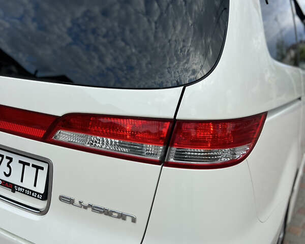Белый Хонда Элизион, объемом двигателя 2.4 л и пробегом 85 тыс. км за 13800 $, фото 43 на Automoto.ua