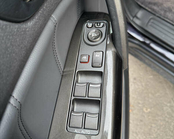 Чорний Хонда Елізіон, об'ємом двигуна 2.35 л та пробігом 84 тис. км за 14000 $, фото 26 на Automoto.ua