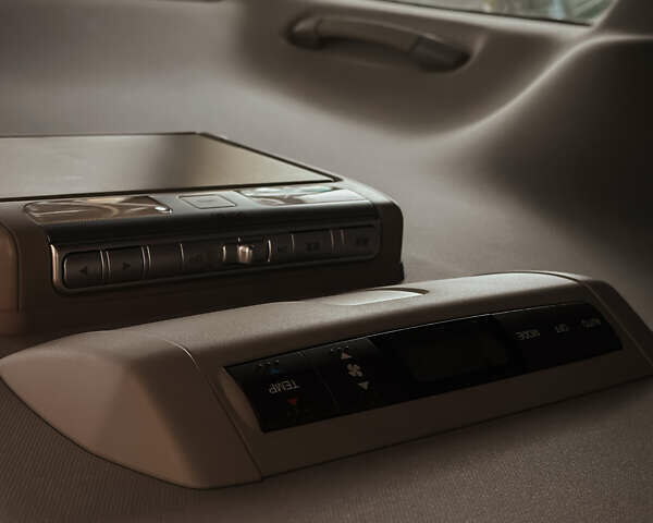 Черный Хонда Элизион, объемом двигателя 2.4 л и пробегом 93 тыс. км за 15000 $, фото 11 на Automoto.ua