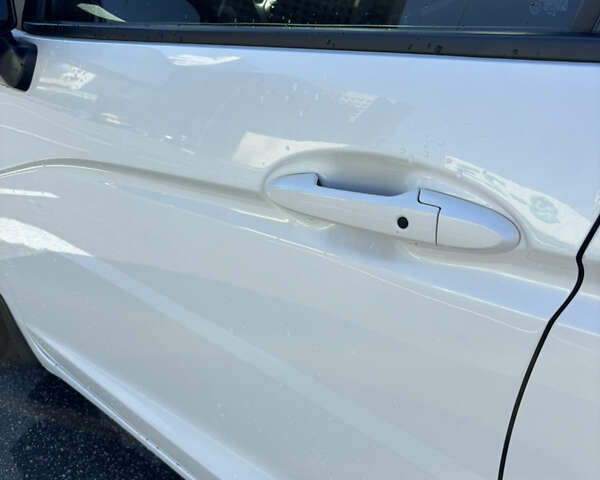 Білий Хонда ФІТ, об'ємом двигуна 1.5 л та пробігом 94 тис. км за 9100 $, фото 7 на Automoto.ua