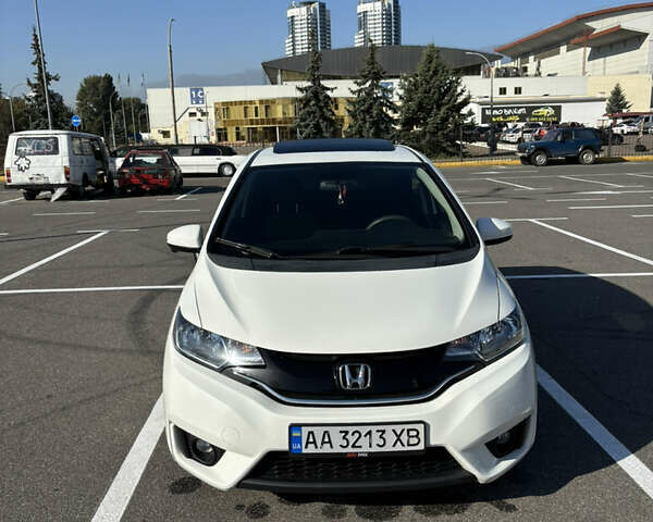 Белый Хонда ФИТ, объемом двигателя 1.5 л и пробегом 115 тыс. км за 10900 $, фото 2 на Automoto.ua