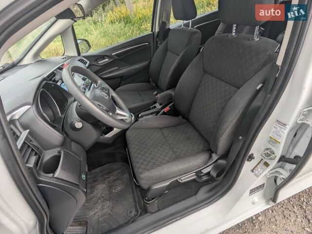 Білий Хонда ФІТ, об'ємом двигуна 1.5 л та пробігом 180 тис. км за 9700 $, фото 4 на Automoto.ua