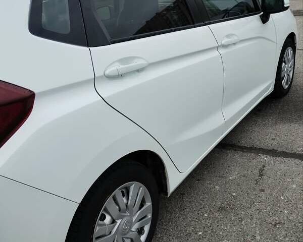 Белый Хонда ФИТ, объемом двигателя 1.5 л и пробегом 49 тыс. км за 11800 $, фото 6 на Automoto.ua