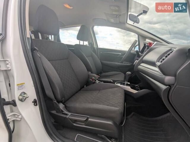 Белый Хонда ФИТ, объемом двигателя 1.5 л и пробегом 180 тыс. км за 8999 $, фото 2 на Automoto.ua