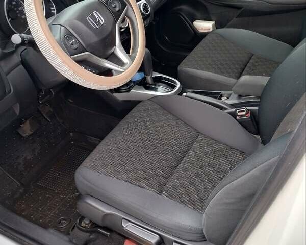 Белый Хонда ФИТ, объемом двигателя 1.5 л и пробегом 49 тыс. км за 11800 $, фото 9 на Automoto.ua