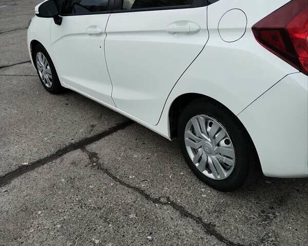 Белый Хонда ФИТ, объемом двигателя 1.5 л и пробегом 49 тыс. км за 11800 $, фото 14 на Automoto.ua