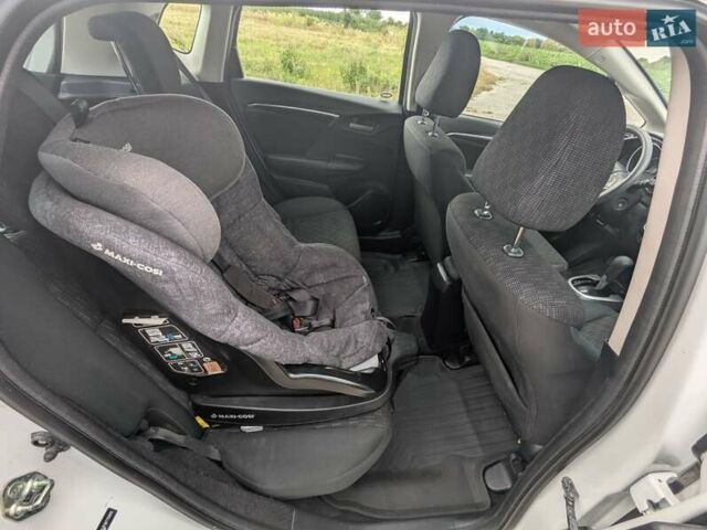 Белый Хонда ФИТ, объемом двигателя 1.5 л и пробегом 180 тыс. км за 8999 $, фото 10 на Automoto.ua