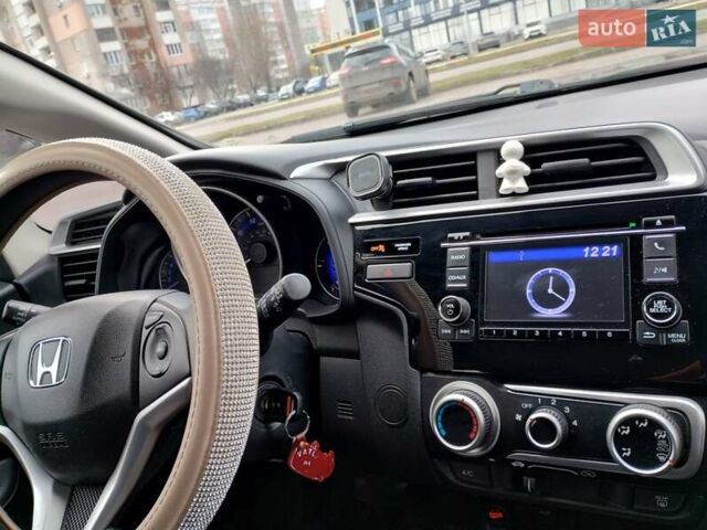 Белый Хонда ФИТ, объемом двигателя 1.5 л и пробегом 49 тыс. км за 11800 $, фото 8 на Automoto.ua