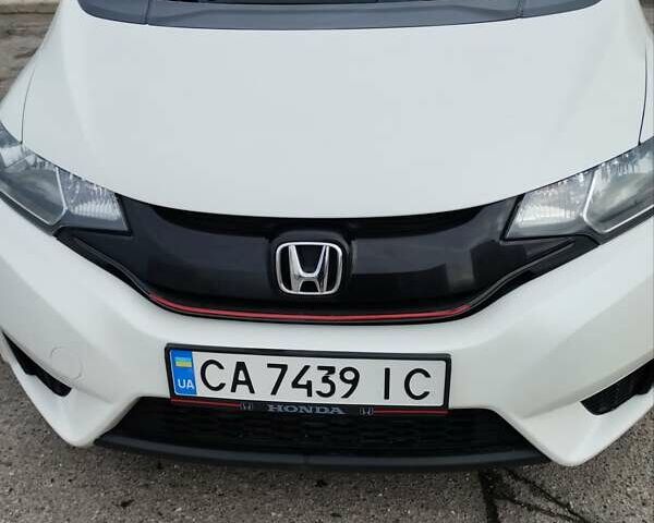 Белый Хонда ФИТ, объемом двигателя 1.5 л и пробегом 49 тыс. км за 11800 $, фото 3 на Automoto.ua
