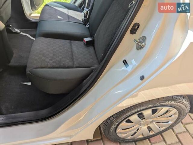 Белый Хонда ФИТ, объемом двигателя 1.5 л и пробегом 180 тыс. км за 8999 $, фото 11 на Automoto.ua