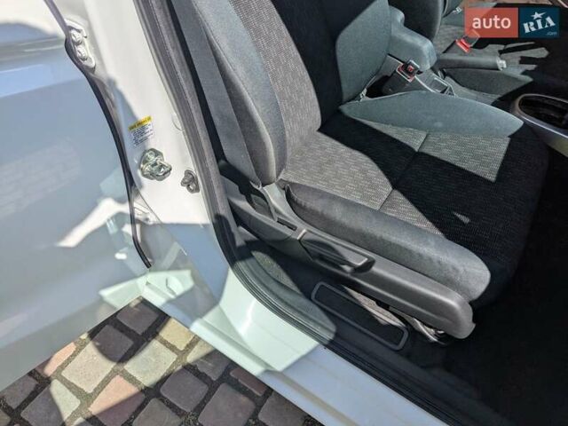 Білий Хонда ФІТ, об'ємом двигуна 1.5 л та пробігом 180 тис. км за 9700 $, фото 19 на Automoto.ua