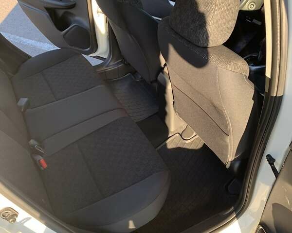 Хонда ФИТ 2016 в Луцке на Automoto.ua Белый Хонда ФИТ, объемом двигателя 1.5 л и пробегом 20 тыс. км за 11200 $, фото 15 на Automoto.ua