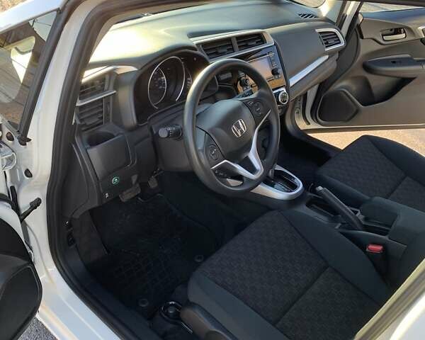 Хонда ФИТ 2016 в Луцке на Automoto.ua Белый Хонда ФИТ, объемом двигателя 1.5 л и пробегом 20 тыс. км за 11200 $, фото 7 на Automoto.ua