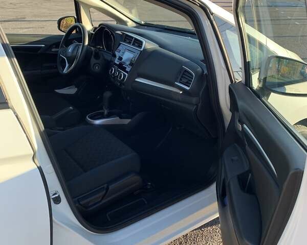 Хонда ФИТ 2016 в Луцке на Automoto.ua Белый Хонда ФИТ, объемом двигателя 1.5 л и пробегом 20 тыс. км за 11200 $, фото 4 на Automoto.ua