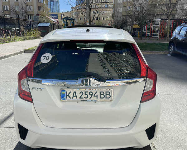 Белый Хонда ФИТ, объемом двигателя 1.5 л и пробегом 178 тыс. км за 11000 $, фото 1 на Automoto.ua