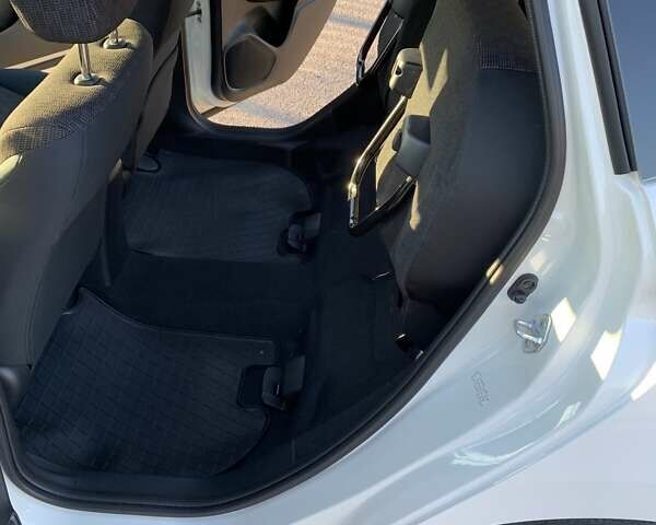 Хонда ФИТ 2016 в Луцке на Automoto.ua Белый Хонда ФИТ, объемом двигателя 1.5 л и пробегом 20 тыс. км за 11200 $, фото 11 на Automoto.ua