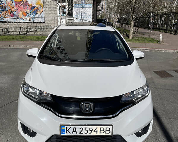 Белый Хонда ФИТ, объемом двигателя 1.5 л и пробегом 178 тыс. км за 11000 $, фото 3 на Automoto.ua