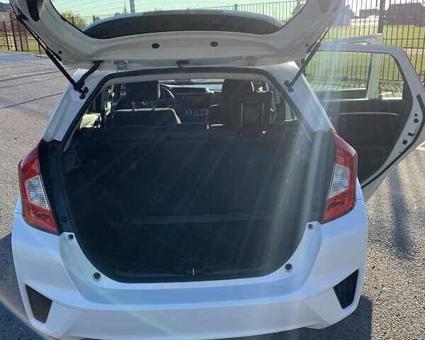 Хонда ФИТ 2016 в Луцке на Automoto.ua Белый Хонда ФИТ, объемом двигателя 1.5 л и пробегом 20 тыс. км за 11200 $, фото 6 на Automoto.ua