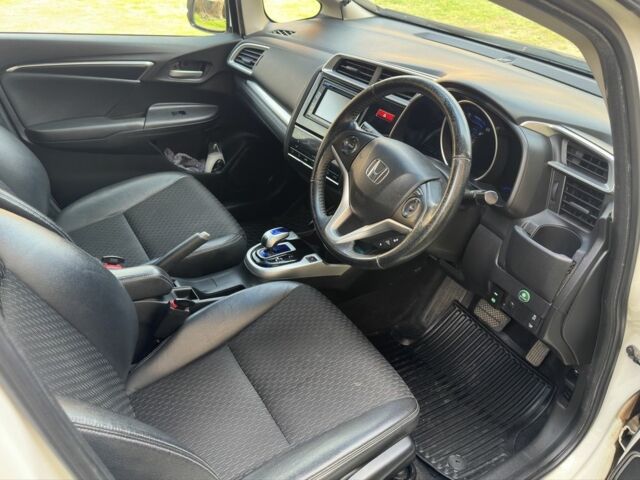 Білий Хонда ФІТ, об'ємом двигуна 1.5 л та пробігом 200 тис. км за 3999 $, фото 7 на Automoto.ua