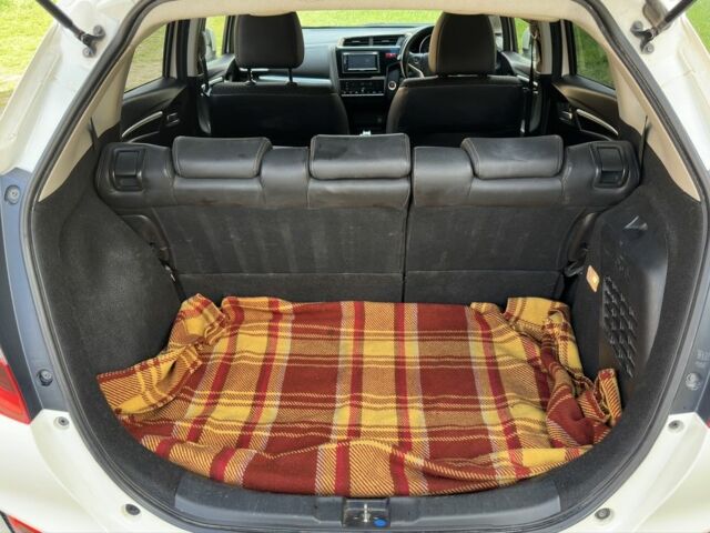 Білий Хонда ФІТ, об'ємом двигуна 1.5 л та пробігом 200 тис. км за 3999 $, фото 11 на Automoto.ua