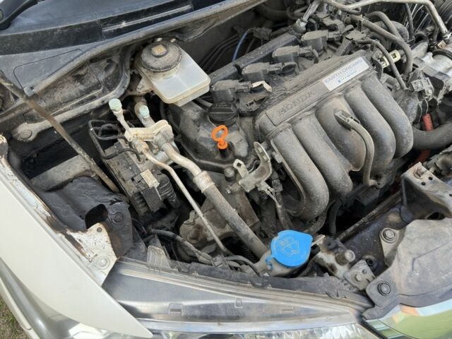 Білий Хонда ФІТ, об'ємом двигуна 1.5 л та пробігом 200 тис. км за 3999 $, фото 19 на Automoto.ua