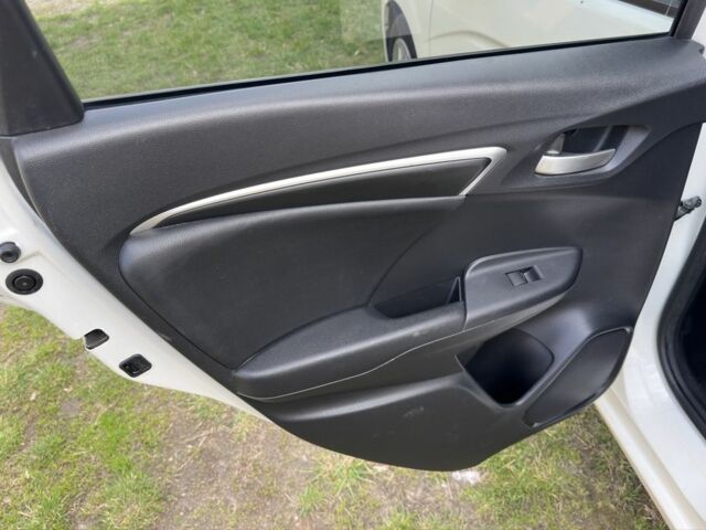 Білий Хонда ФІТ, об'ємом двигуна 1.5 л та пробігом 200 тис. км за 3999 $, фото 14 на Automoto.ua