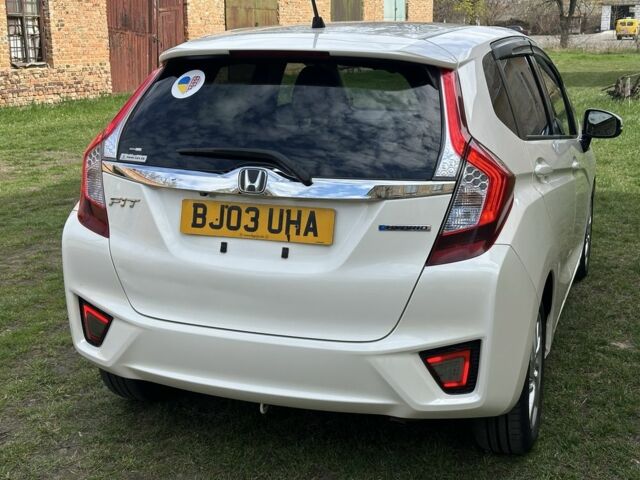 Білий Хонда ФІТ, об'ємом двигуна 1.5 л та пробігом 200 тис. км за 3999 $, фото 4 на Automoto.ua
