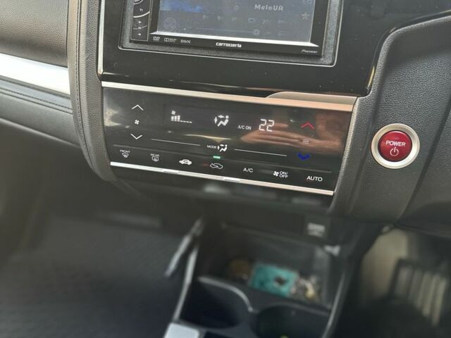 Білий Хонда ФІТ, об'ємом двигуна 1.5 л та пробігом 200 тис. км за 3999 $, фото 21 на Automoto.ua