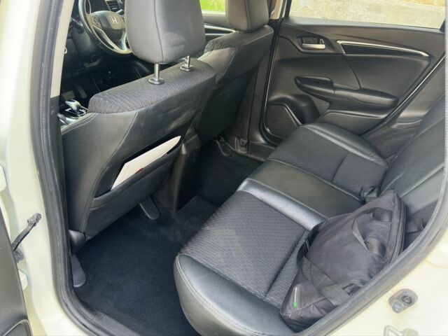 Білий Хонда ФІТ, об'ємом двигуна 1.5 л та пробігом 200 тис. км за 3999 $, фото 13 на Automoto.ua