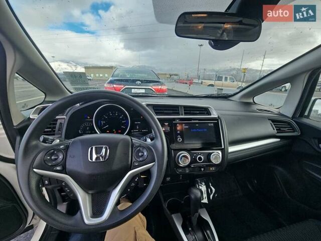 Белый Хонда ФИТ, объемом двигателя 1.5 л и пробегом 37 тыс. км за 3200 $, фото 7 на Automoto.ua
