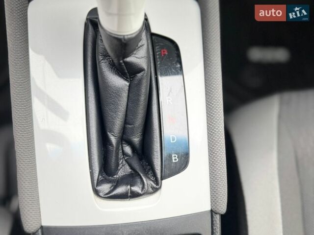 Білий Хонда ФІТ, об'ємом двигуна 1.5 л та пробігом 37 тис. км за 15999 $, фото 25 на Automoto.ua