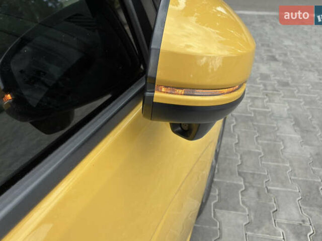 Желтый Хонда ФИТ, объемом двигателя 1.5 л и пробегом 137 тыс. км за 12000 $, фото 4 на Automoto.ua
