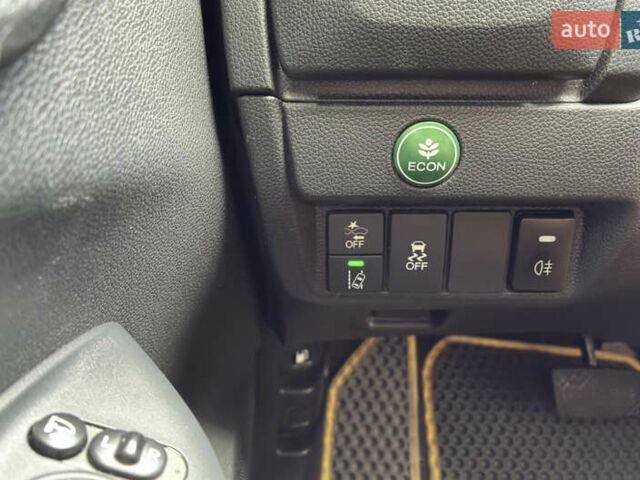 Желтый Хонда ФИТ, объемом двигателя 1.5 л и пробегом 137 тыс. км за 12000 $, фото 10 на Automoto.ua