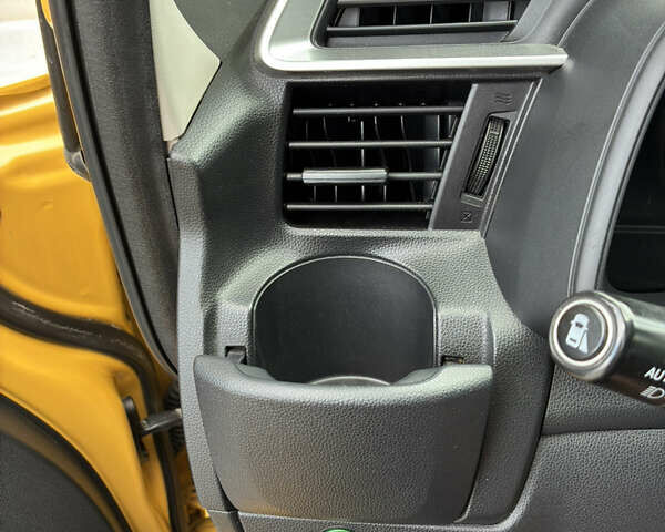 Желтый Хонда ФИТ, объемом двигателя 1.5 л и пробегом 135 тыс. км за 12500 $, фото 38 на Automoto.ua