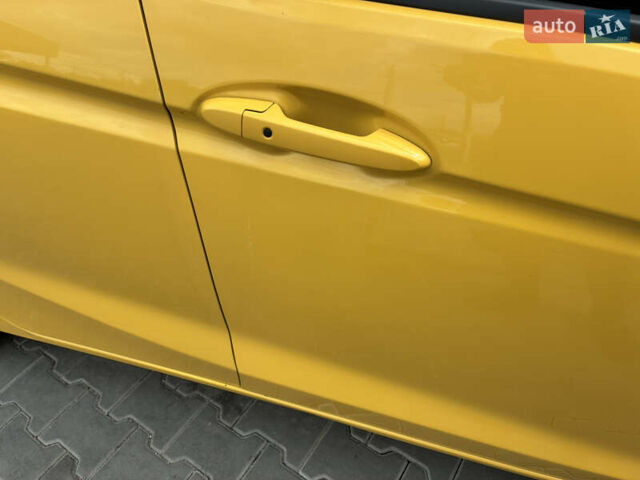 Жовтий Хонда ФІТ, об'ємом двигуна 1.5 л та пробігом 135 тис. км за 12500 $, фото 13 на Automoto.ua