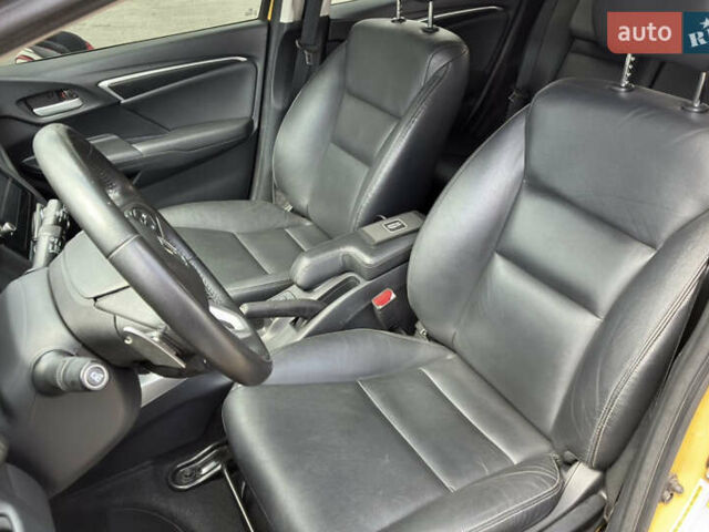 Желтый Хонда ФИТ, объемом двигателя 1.5 л и пробегом 137 тыс. км за 12000 $, фото 12 на Automoto.ua